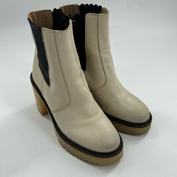 Free People Shoes - Free People Women's James Leather Chunky Lug Sole Chelsea Boots Bone